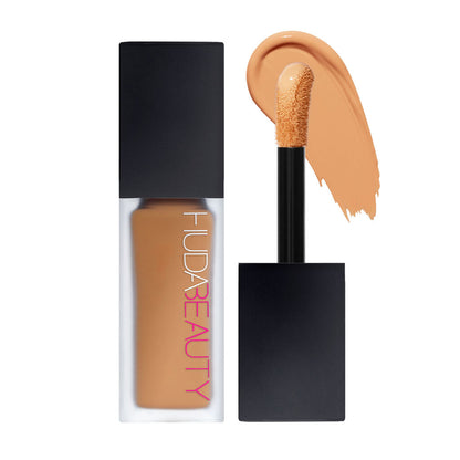 Sample Huda Beauty Concealer