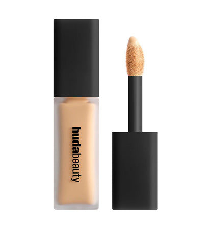 Sample Huda Beauty Concealer
