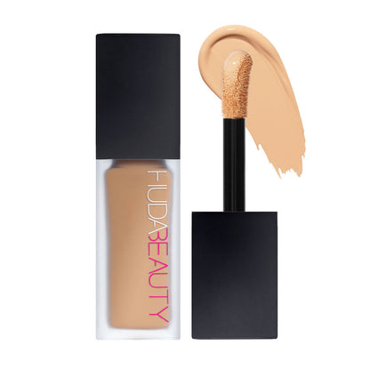Sample Huda Beauty Concealer