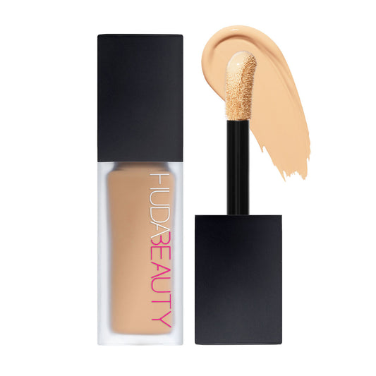 Sample Huda Beauty Concealer